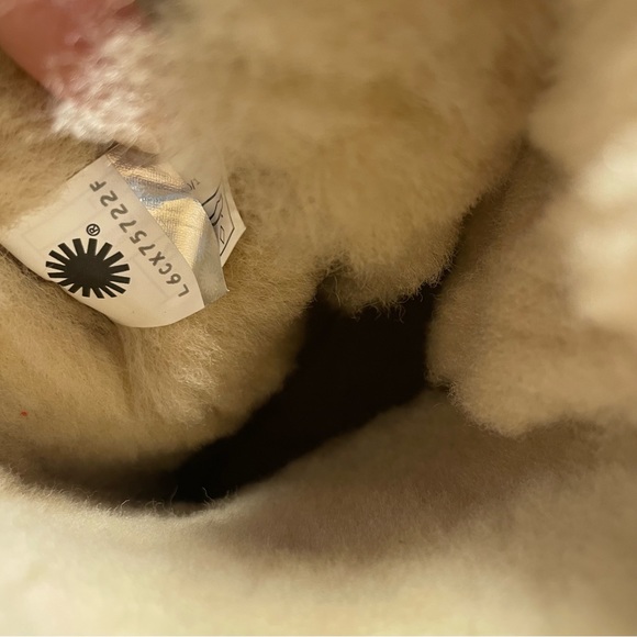 new UGG Bailey Bow 2 boots - Picture 4 of 9